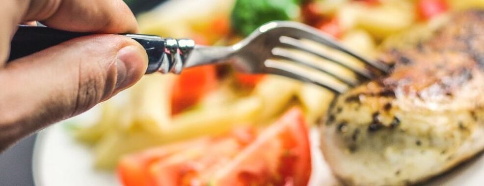 Güç için erkek menüsündeki öğle yemeği eti